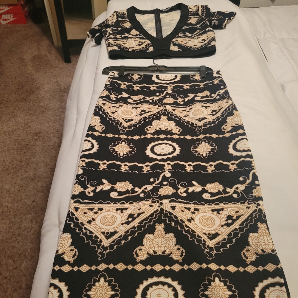 DOLCE AND GABANNA SKIRT SUIT